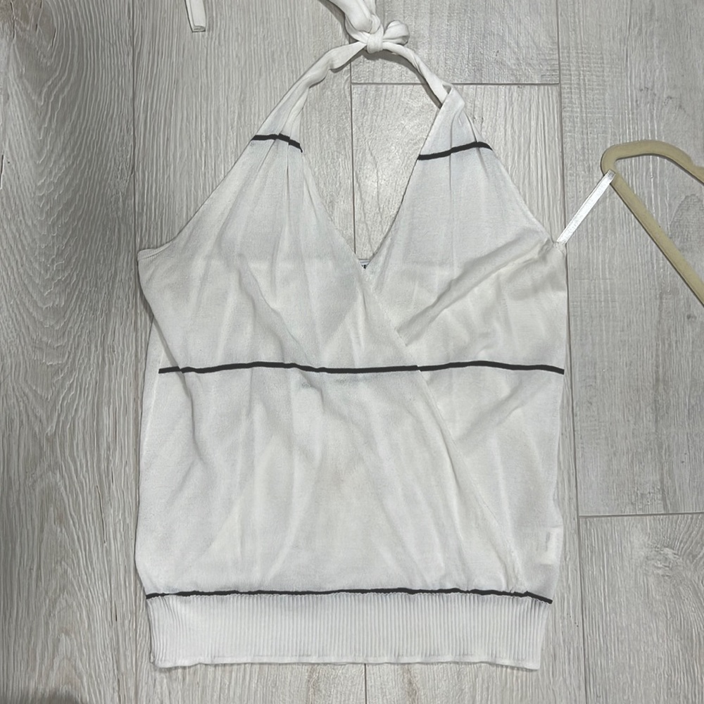 White top with thin black stripe